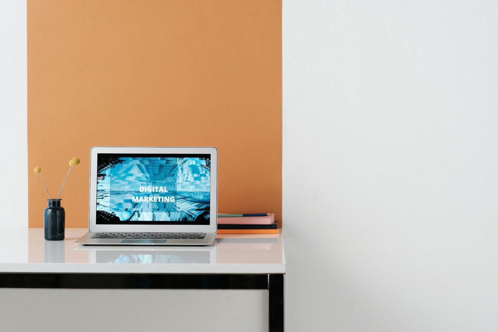 Google algorithm updates monitoring dashboard showing ranking changes
